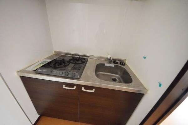 キッチン(★2口コンロのシステムキッチンでお料理楽しめます★)