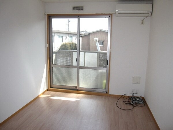 リビング・居室(★エアコン付きの洋室です★)