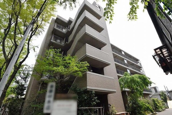 外観(★特急停車の調布駅歩10分・便利な環境のマンションです★)