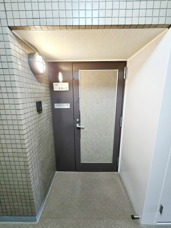 玄関(★他号室の参考画像です★)