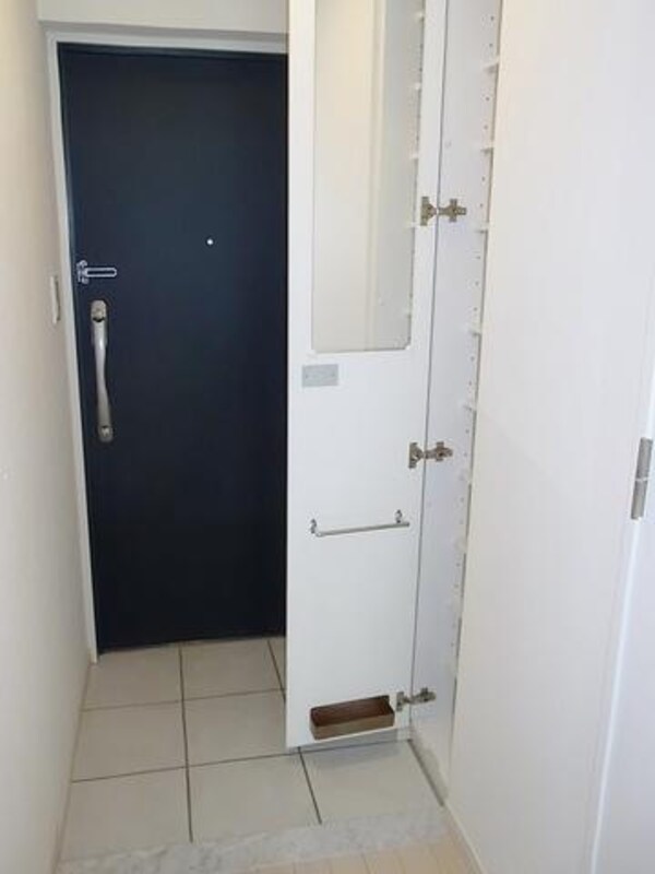 玄関(★玄関・鏡付き靴箱★)