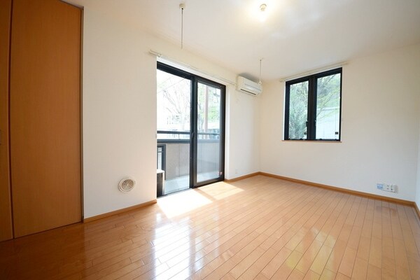 リビング・居室(※別号室参考写真)