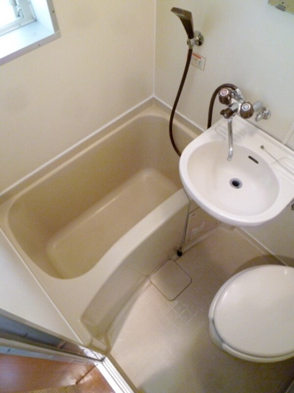 バス／シャワールーム等(★お風呂には窓が有ります★)