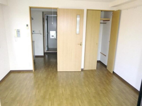 リビング・居室(★綺麗なフローリングの洋室です★)