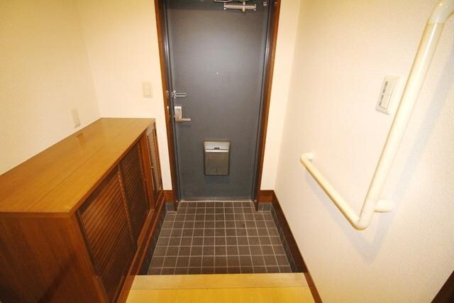 玄関(★広めの玄関スペースです　※別部屋のお写真です★)