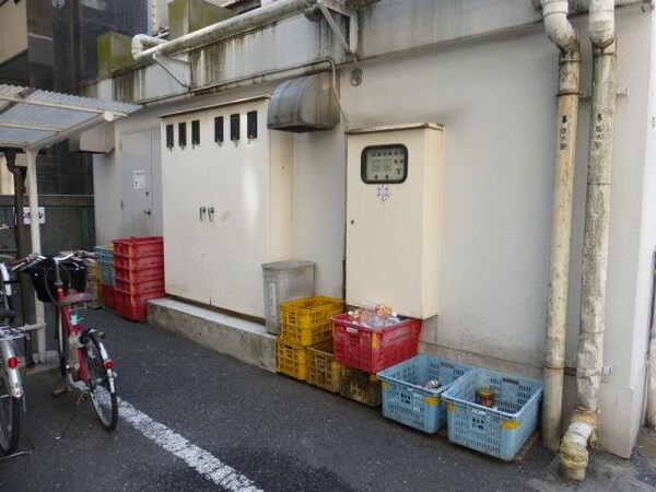 駐車場(★ごみ置き場です★)