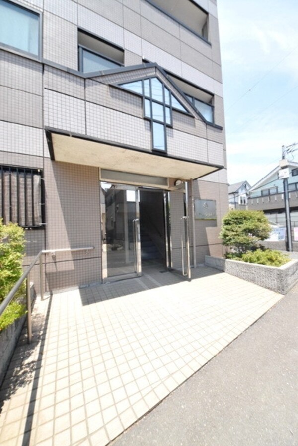 エントランス(タウンハウジング府中店まで)