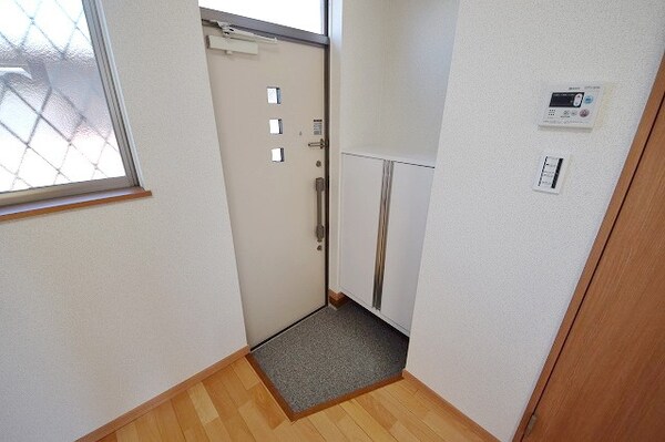 玄関(別部屋参考写真)