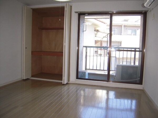 その他室内・内装(★6帖の洋室・角部屋二面採光・きれいなフローリングのお部屋…)
