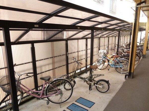 共有部分(屋根付き駐輪場です)
