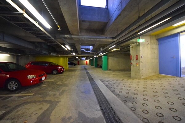 駐車場(タウンハウジング府中店まで)