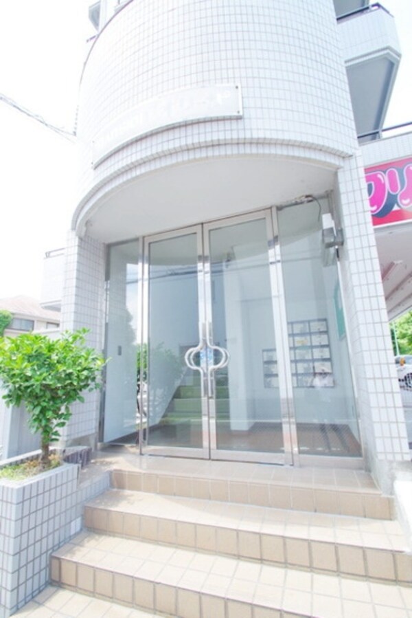 エントランス(★お問い合わせはタウンハウジング聖蹟桜ヶ丘店まで★)