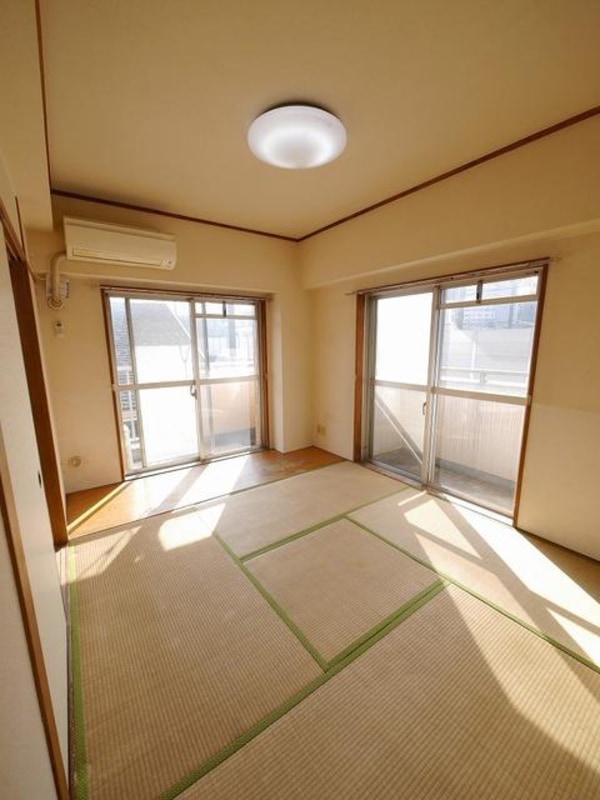 リビング・居室(★２面採光の明るい和室です★)