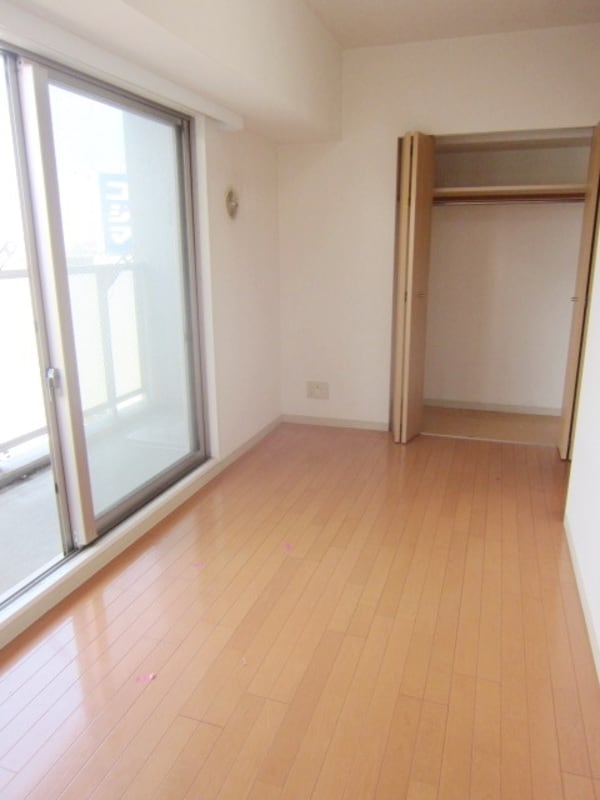 リビング・居室(★洋室５．８帖のお部屋です★)