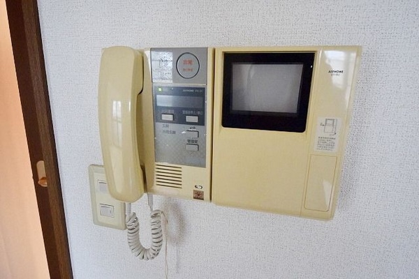 設備(★安心のオートロック連動モニタ付きドアホンです★)