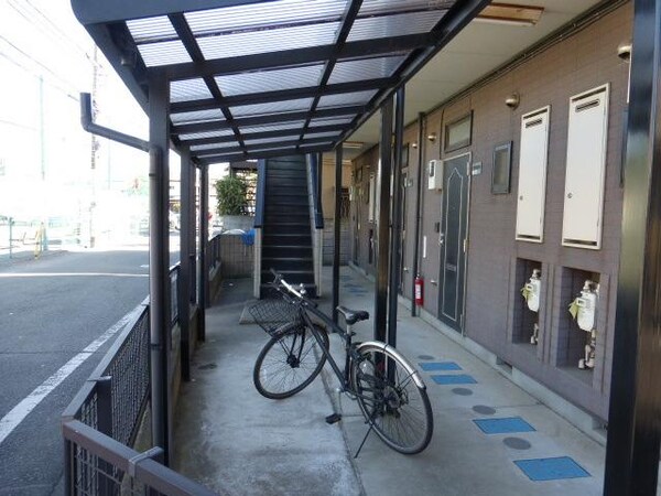 エントランス(駐輪場です)