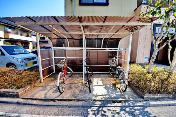 共有部分(屋根つきの駐輪場あり)