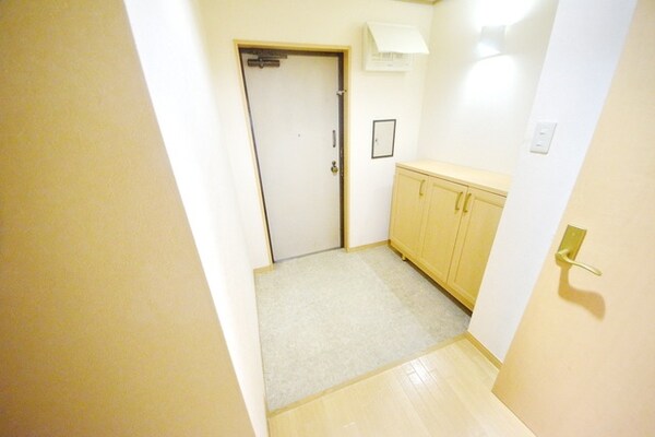 玄関(★他号室の参考画像です★)