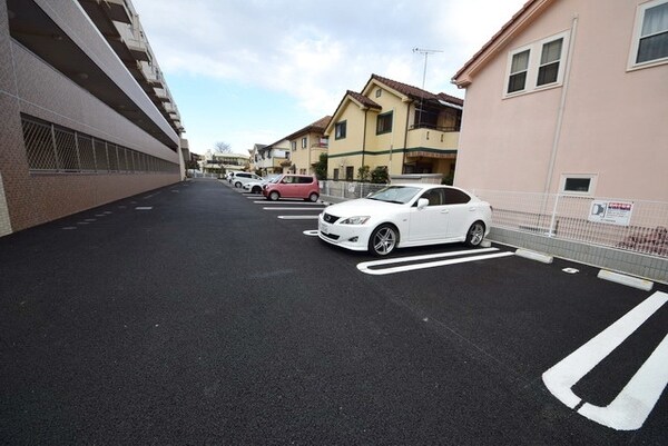 駐車場(★敷地内にひろ～い駐車場があります★)