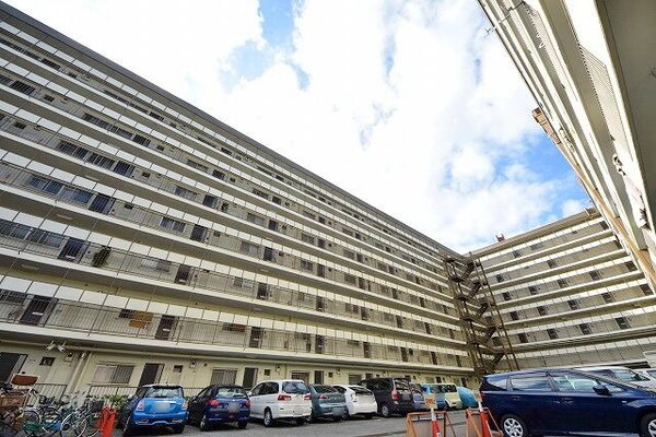 外観(★国領駅徒歩3分の便利な立地・ＲＣ造マンションです★)