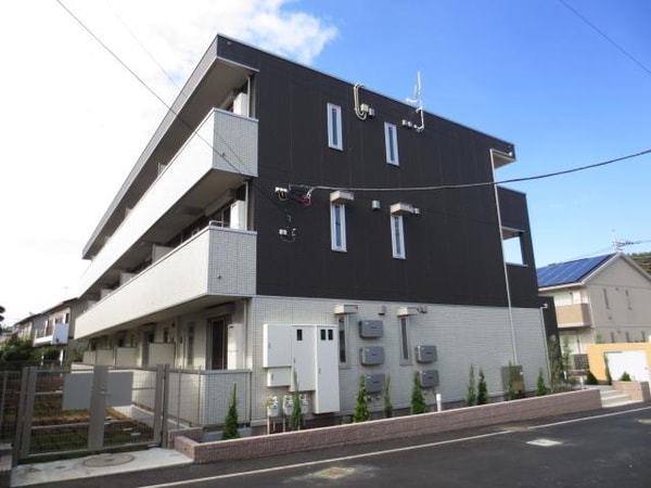 エントランス(★B棟です。閑静な住宅街です★)