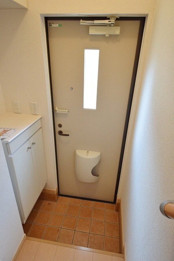 玄関(★シューズボックス付きの玄関です★)