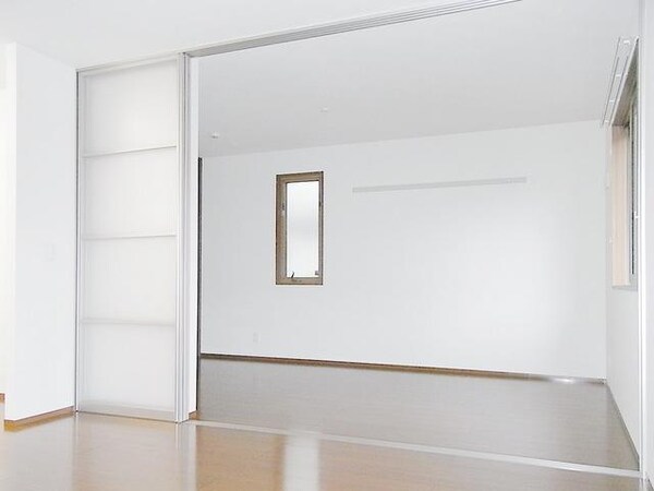 リビング・居室(★洋室とリビングの間仕切り、ライトスルースクリーン使用★)