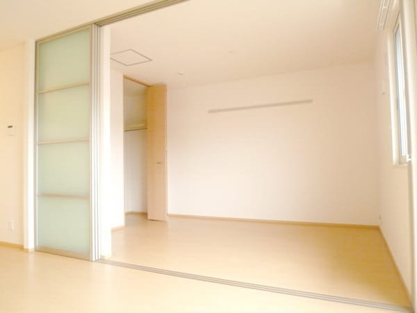 リビング・居室(★リビングと洋室の間仕切り、ライトスルースクリーン使用★)