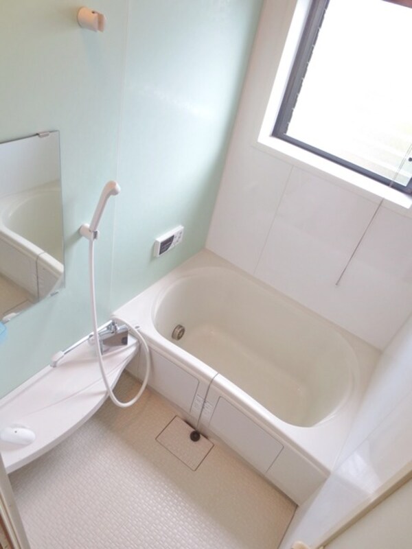 バス／シャワールーム等(☆窓☆鏡付☆)