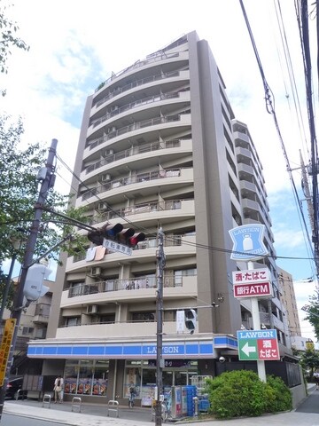 物件外観写真1　(駅まで５分)