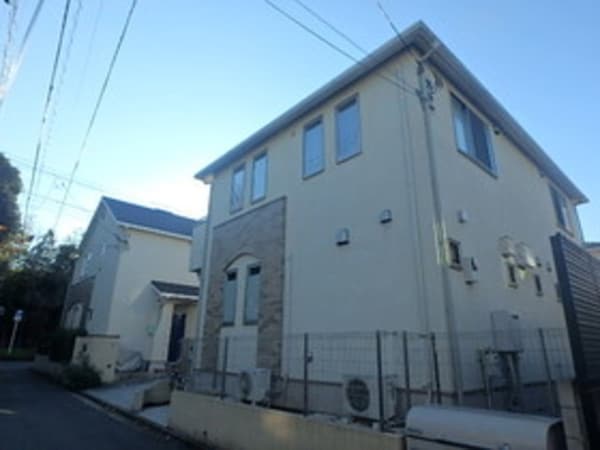 外観(★駐車場１台分付きのテラス★)