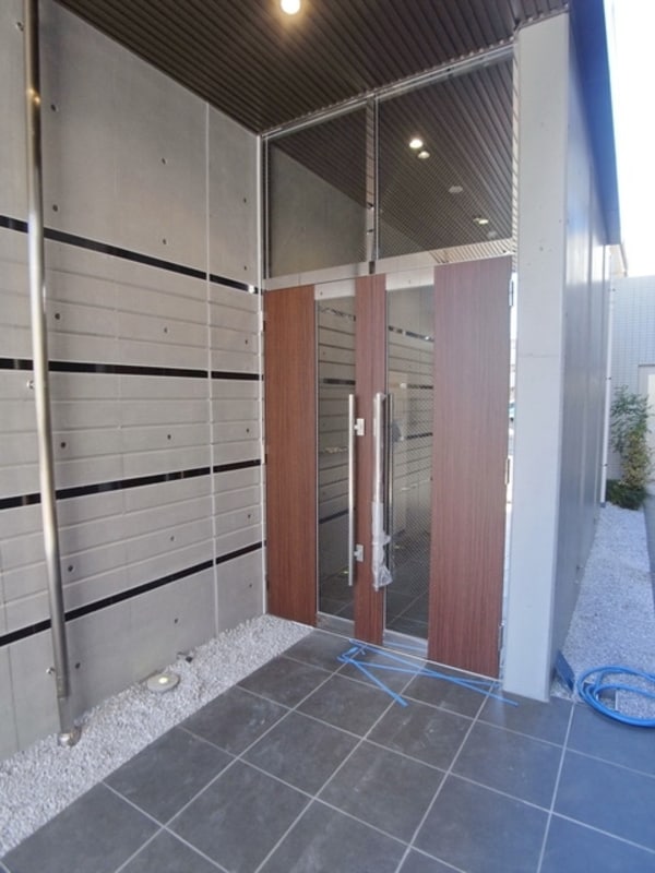 エントランス(重厚なエントランス)