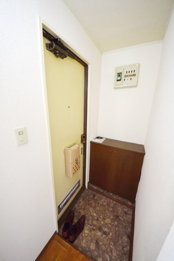 玄関(★同物件別号室の参考写真です★)