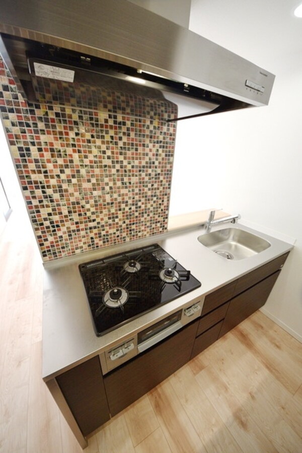 キッチン(★ガス3口のシステムキッチンです★)