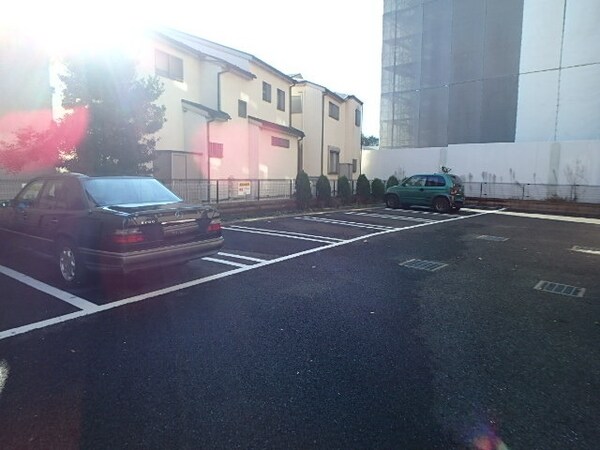 駐車場(お問い合わせはタウンハウジングまで)