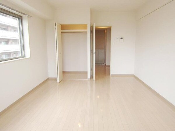 リビング・居室(★9.64帖で広々生活できます★)