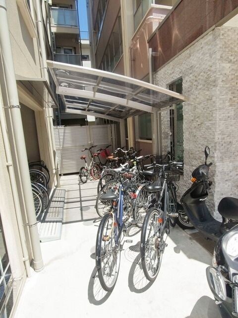 物件内観写真25　(♪屋根付き敷地内駐輪場！♪)