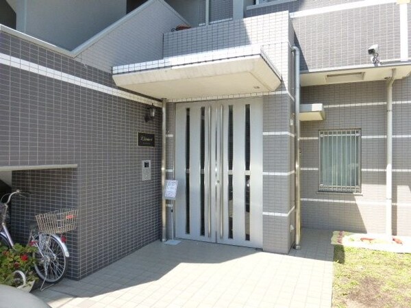 エントランス(タウンハウジング府中店まで)