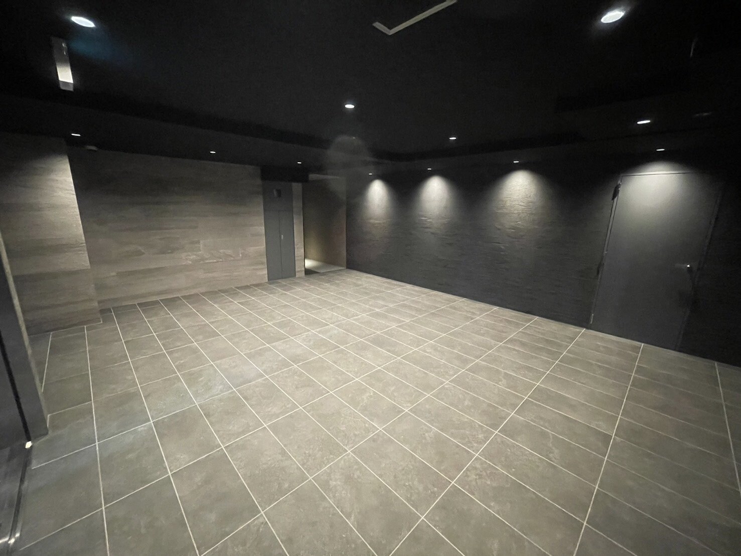 物件内観写真12　(エントランス)