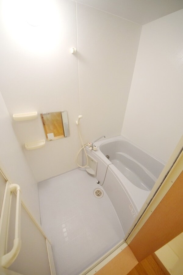 バス／シャワールーム等(～ゆったりバスタイムをお過ごしください～)