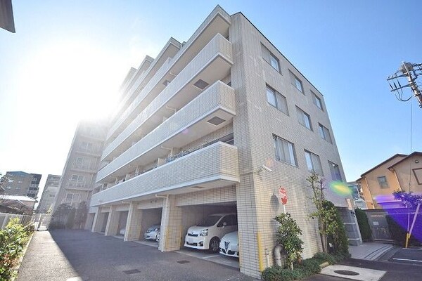 外観(★駅徒歩8分・閑静な住宅街のマンションです★)