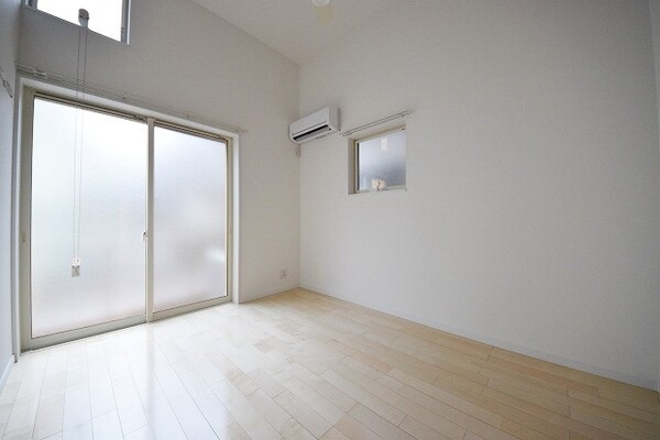 リビング・居室(★明るい色合いのフローリングがさわやか★)