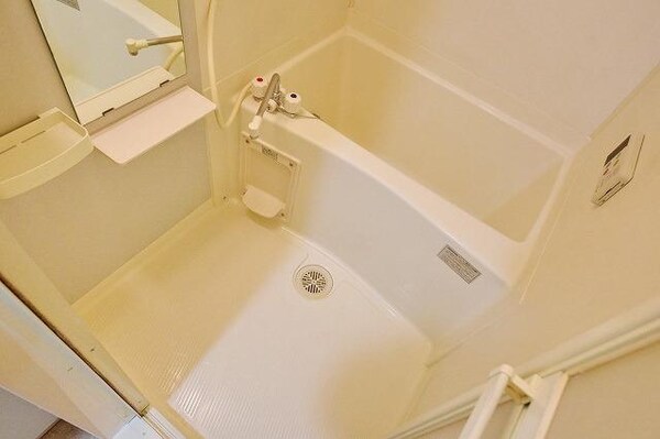 バス／シャワールーム等(バスルーム、追い焚き機能付き)