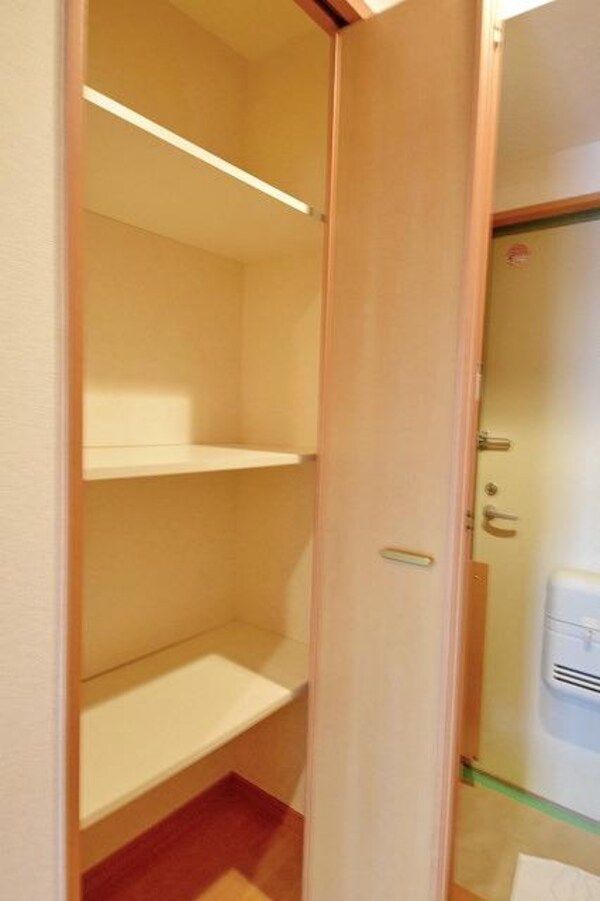 設備(玄関部分の収納です)