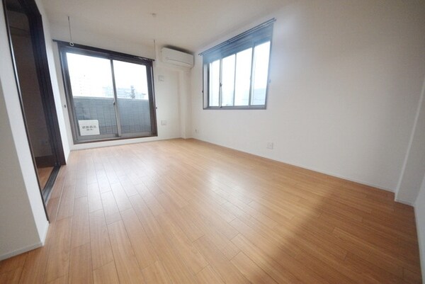 リビング・居室(★二面採光の明るいリビングです★)