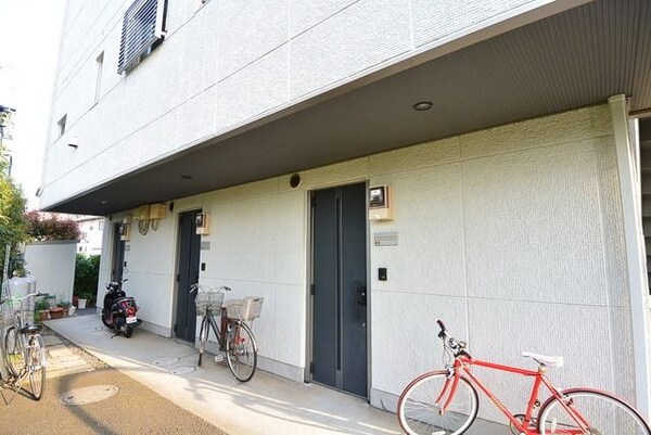 エントランス(★自転車も置けるエントランスです★)