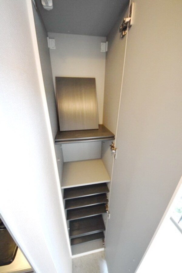 設備(～下駄箱だってこれだけはいれば十分ですよね～)