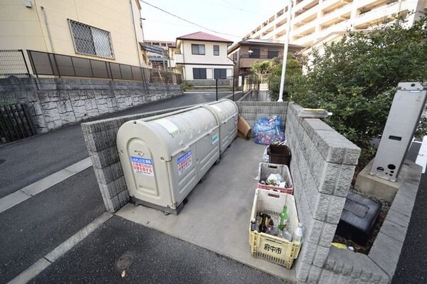 共有部分(★便利な敷地内ごみ捨て置き場御座います★)
