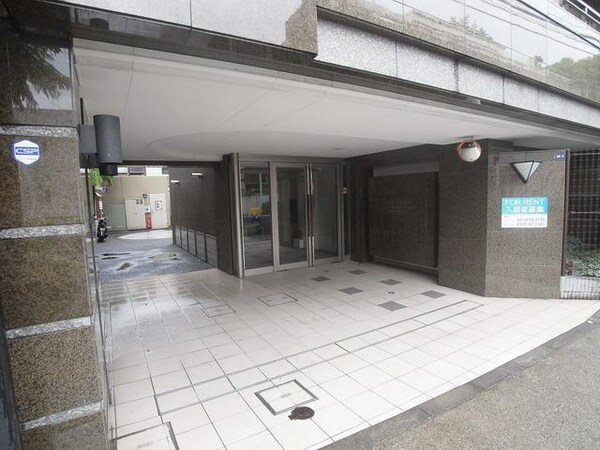 エントランス(部屋探しは株式会社　タウンハウジング　までお気軽にお問合せ…)