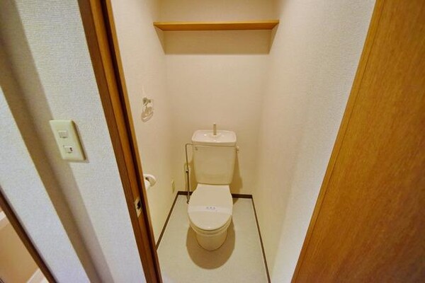 トイレ(★トイレには上部に棚があります★)